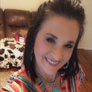 Meet your Posher, Melissa